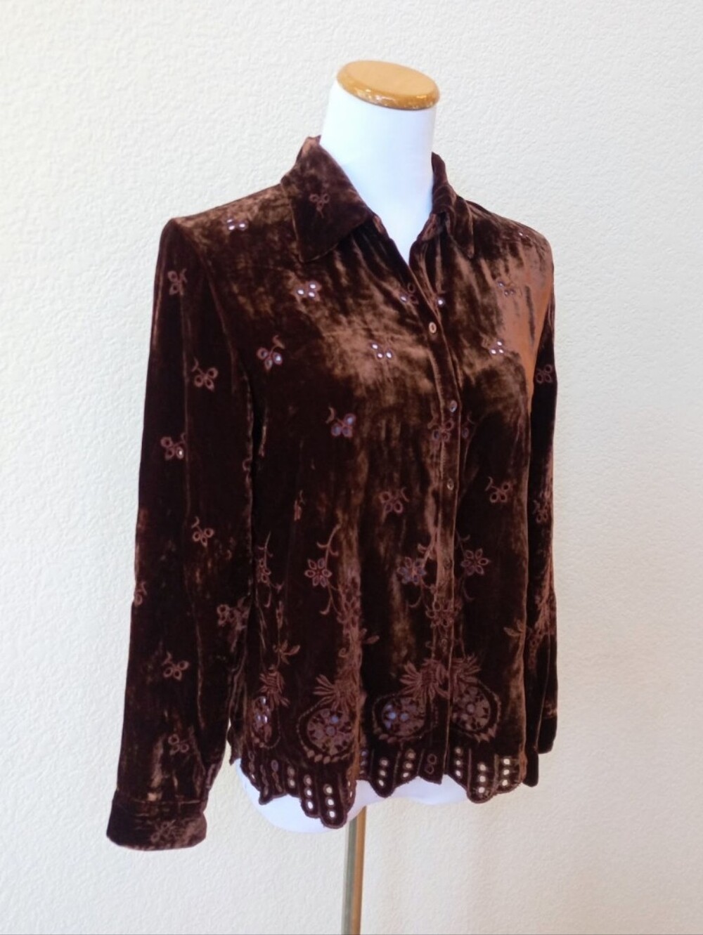 ECI vintage 1990s chocolate brown crushed velvet button-front blouse - Picture 4 of 7